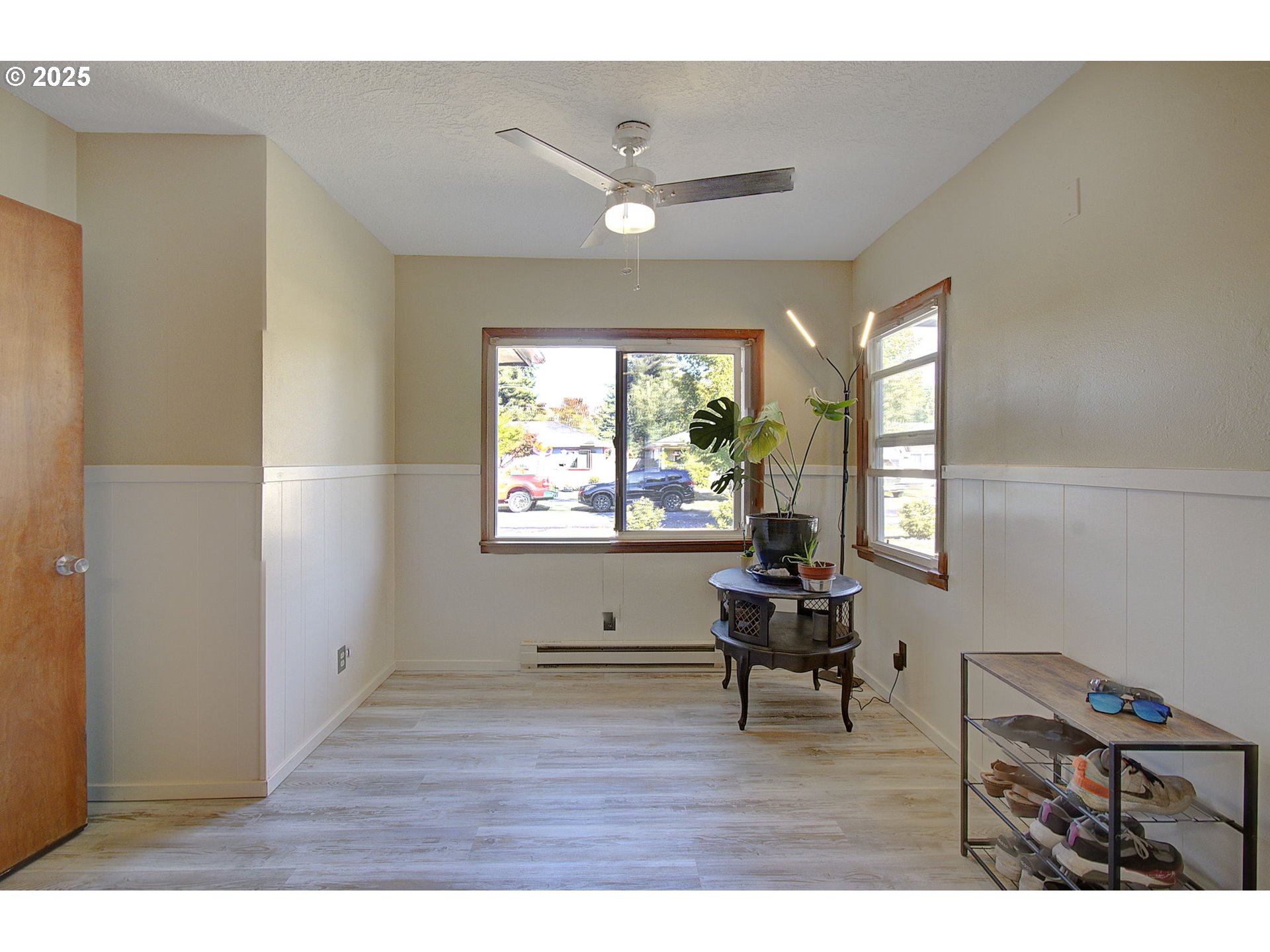 2917 Colorado Street Longview, WA 98632 - Photo 10 of 11 a living room with furniture and a large window