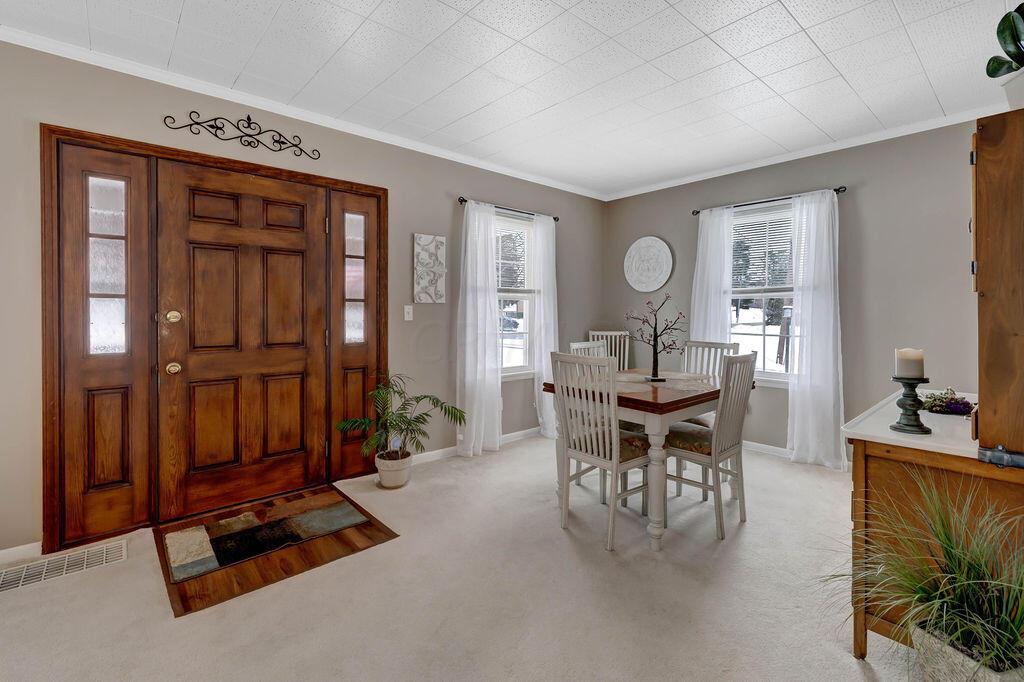323 Carpenter Road Columbus, OH 43230 - Photo 4 of 54