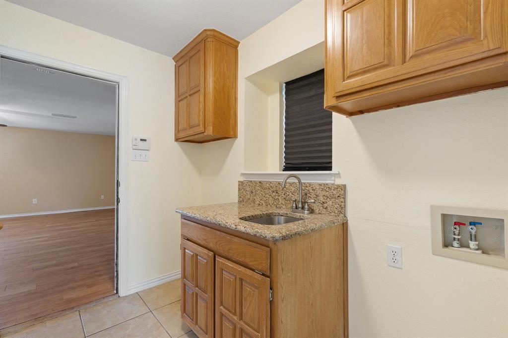 360 Markedstone Road Burleson, TX 76028 - Photo 23 of 40