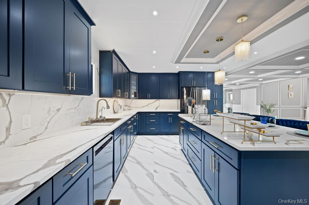 15 Forest Road Valley Stream, NY 11581 - Photo 21 of 44