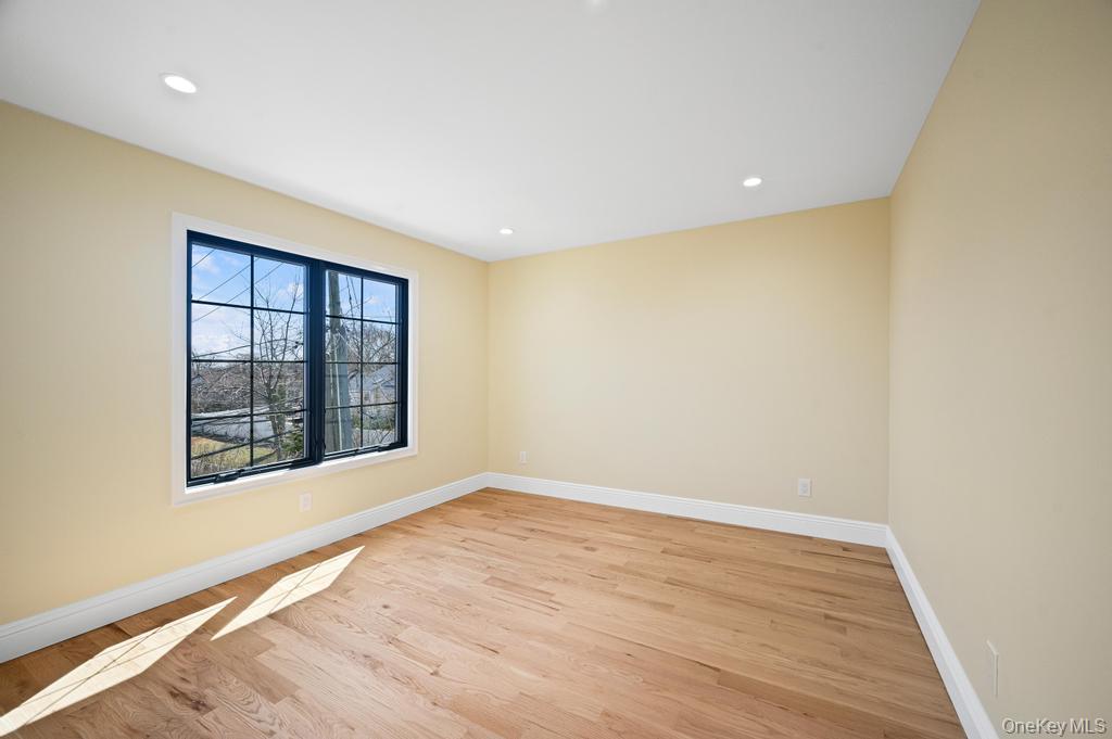 15 Forest Road Valley Stream, NY 11581 - Photo 22 of 44