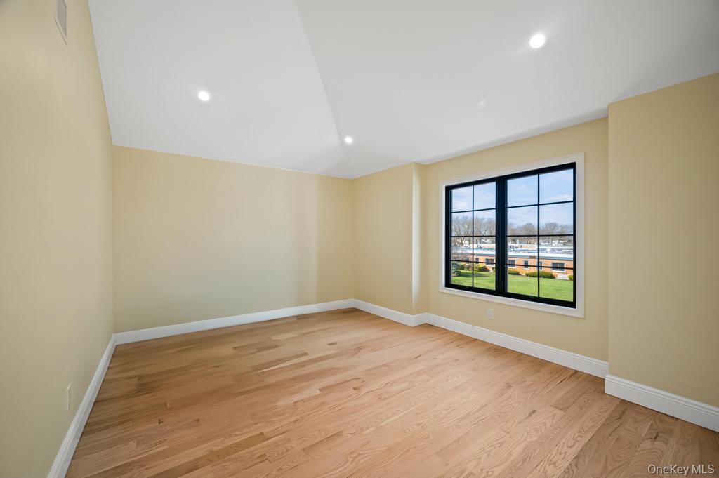 15 Forest Road Valley Stream, NY 11581 - Photo 24 of 44