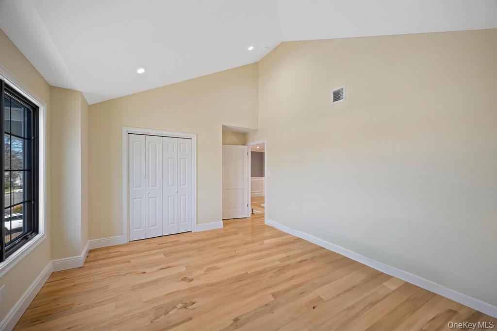 15 Forest Road Valley Stream, NY 11581 - Photo 25 of 44