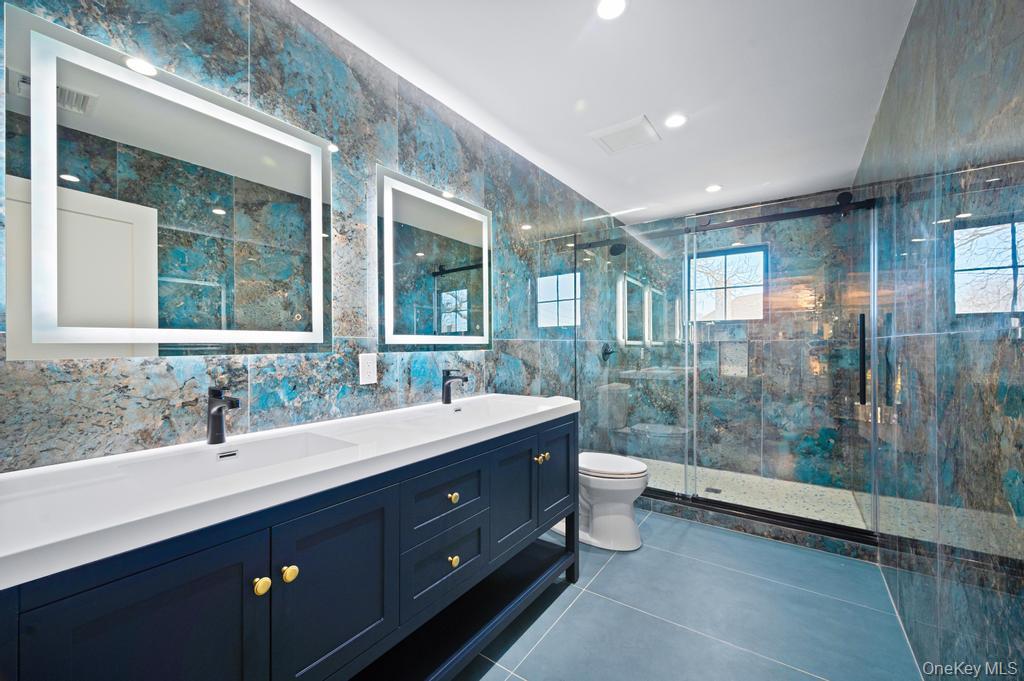 15 Forest Road Valley Stream, NY 11581 - Photo 27 of 44