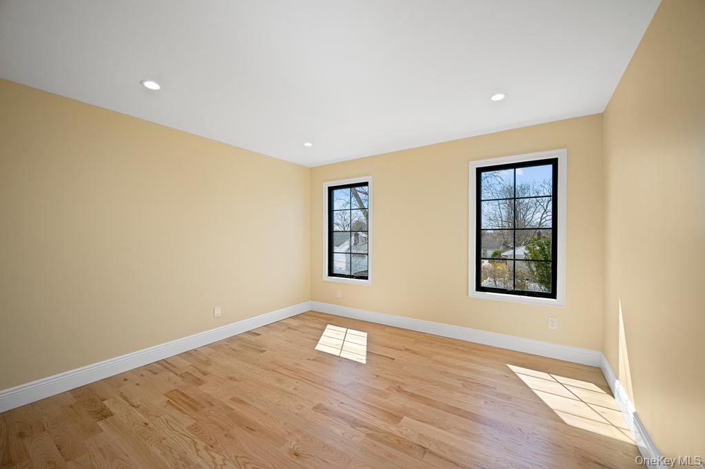 15 Forest Road Valley Stream, NY 11581 - Photo 28 of 44