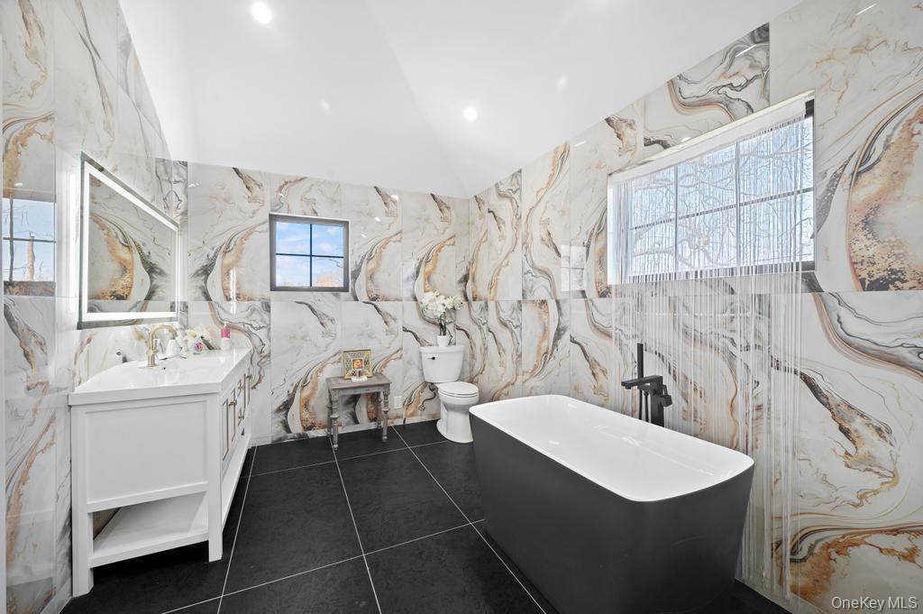 15 Forest Road Valley Stream, NY 11581 - Photo 36 of 44