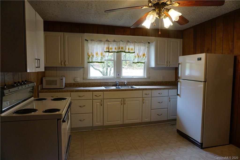 1724 North Powerhouse Road Morganton, NC 28655 - Photo 17 of 27 Gallery Image 17