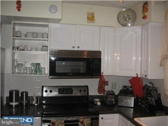 2023 Tomlinson Road Philadelphia, PA 19116 - Photo 7 of 12 Kitchen