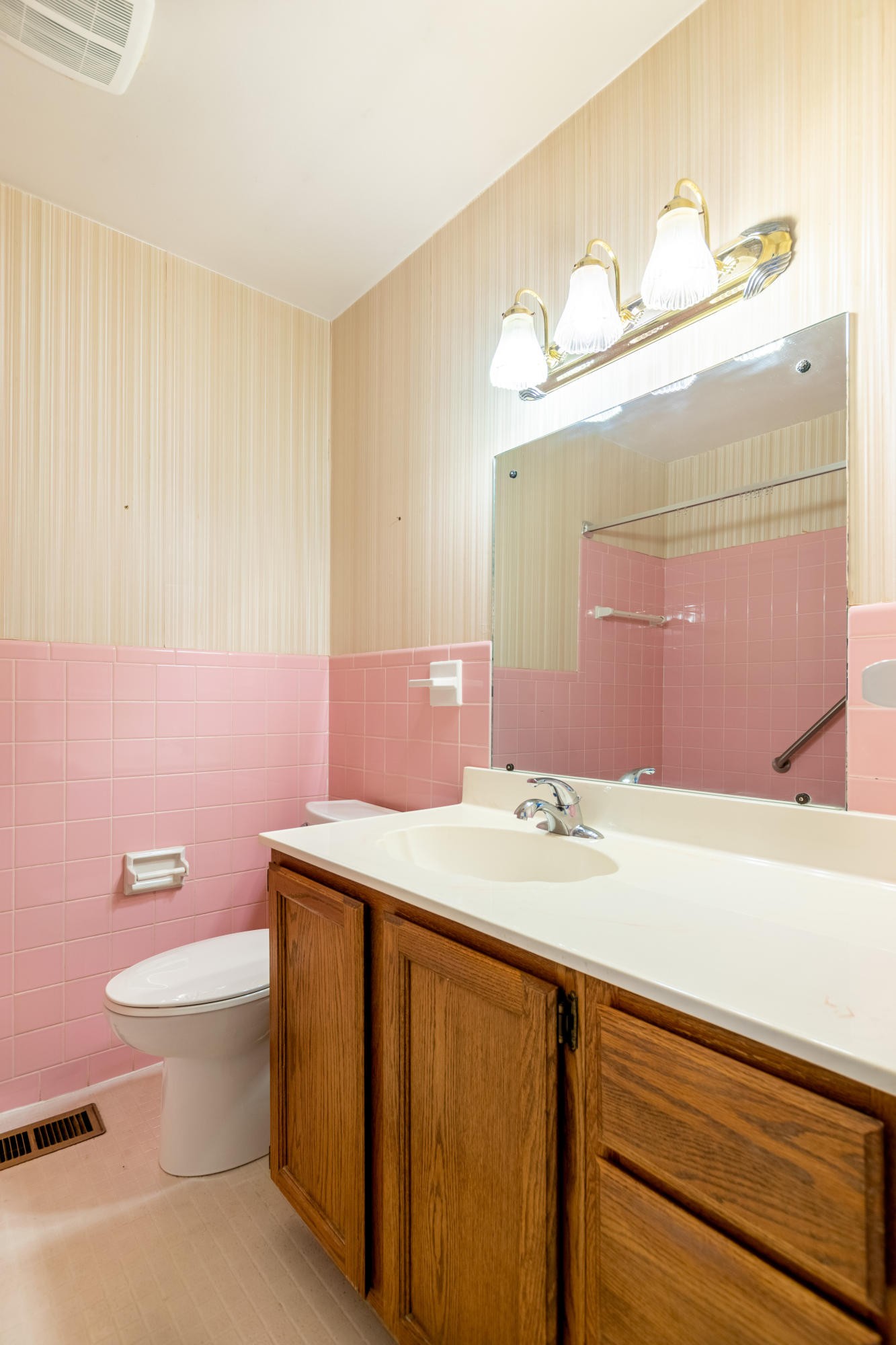 4528 Royalview Road Knoxville, TN 37921 - Photo 10 of 27 a bathroom with a sink a toilet and mirror