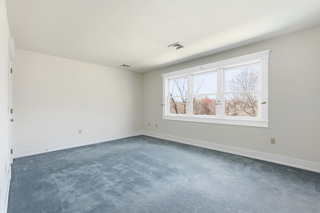 365 Middle Street Amherst, MA 01002 - Photo 26 of 42 an empty room with windows