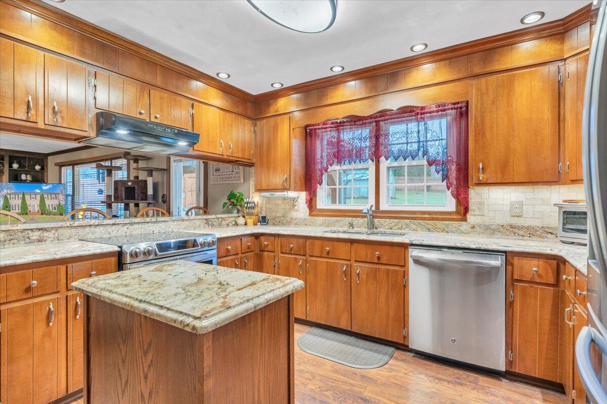 3336 Clara Avenue Southwest Roanoke, VA 24018 - Photo 13 of 70 11-MIB00462