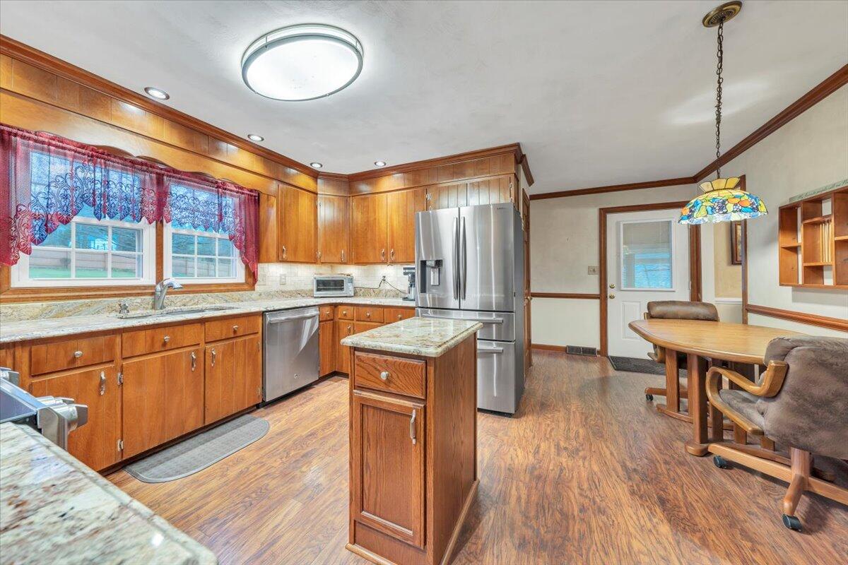 3336 Clara Avenue Southwest Roanoke, VA 24018 - Photo 15 of 70 14-MIB00447