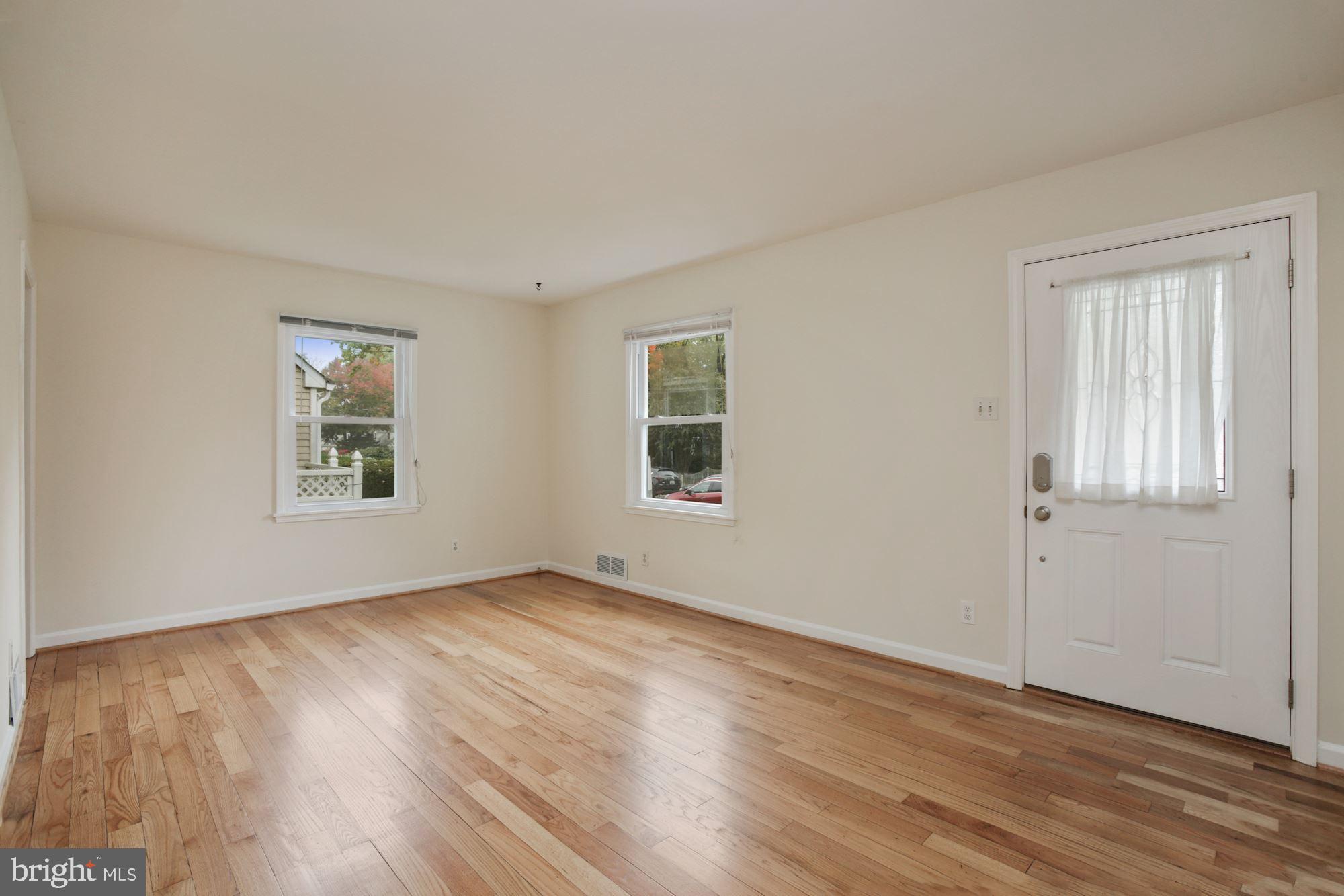 3004 Fayette Road Kensington, MD 20895 - Photo 3 of 34 Living Room