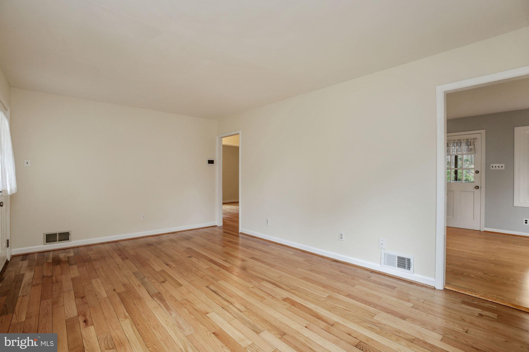 3004 Fayette Road Kensington, MD 20895 - Photo 5 of 34 Living Room