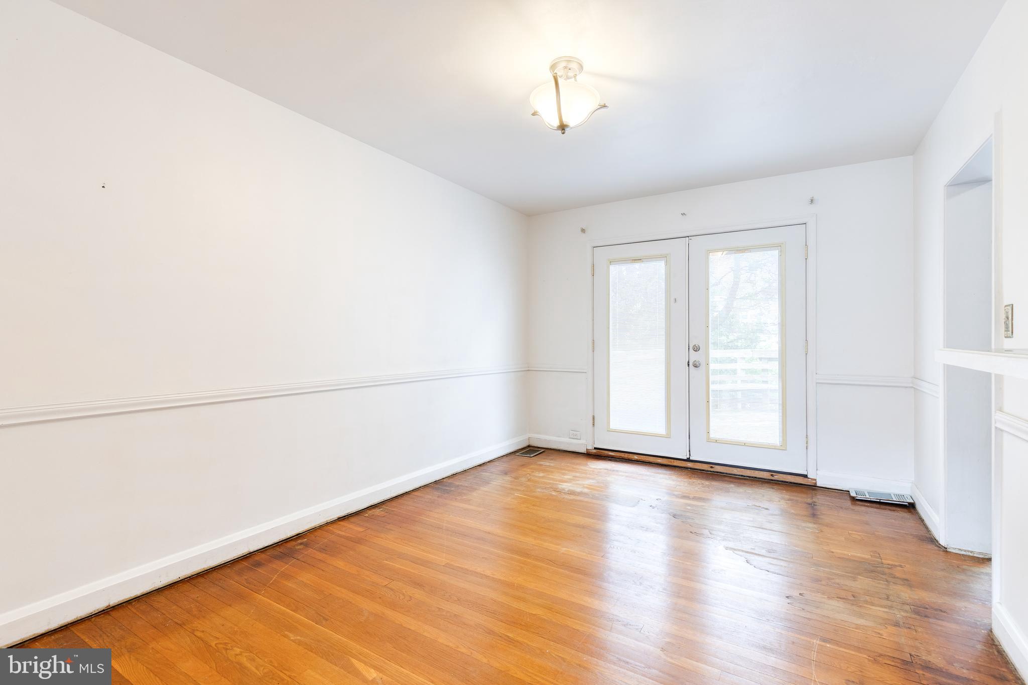 934 Radcliffe Road Towson, MD 21204 - Photo 6 of 25 Dining room