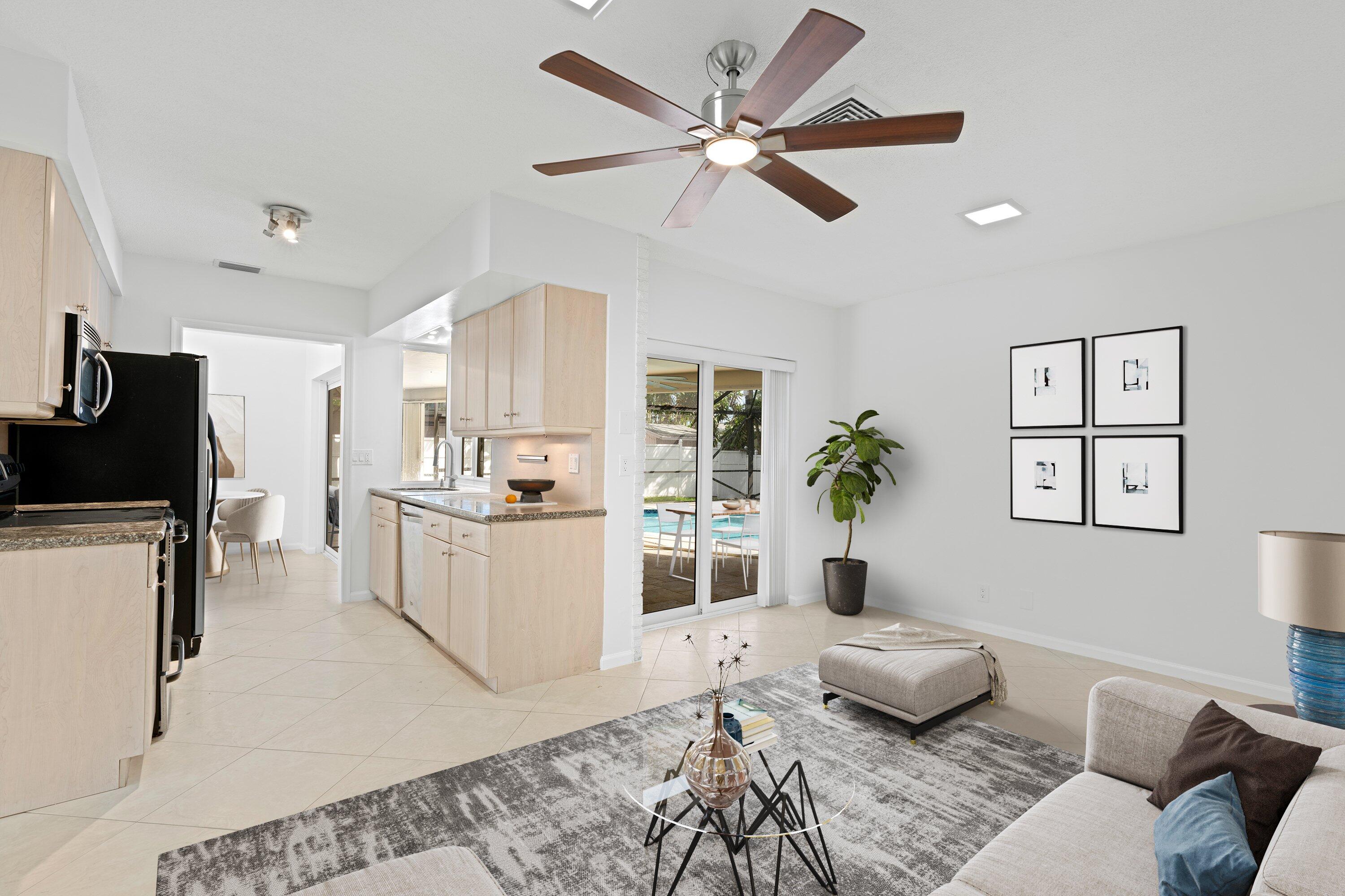 274 Northeast 24th Court Boca Raton, FL 33431 - Photo 5 of 38 Family Room