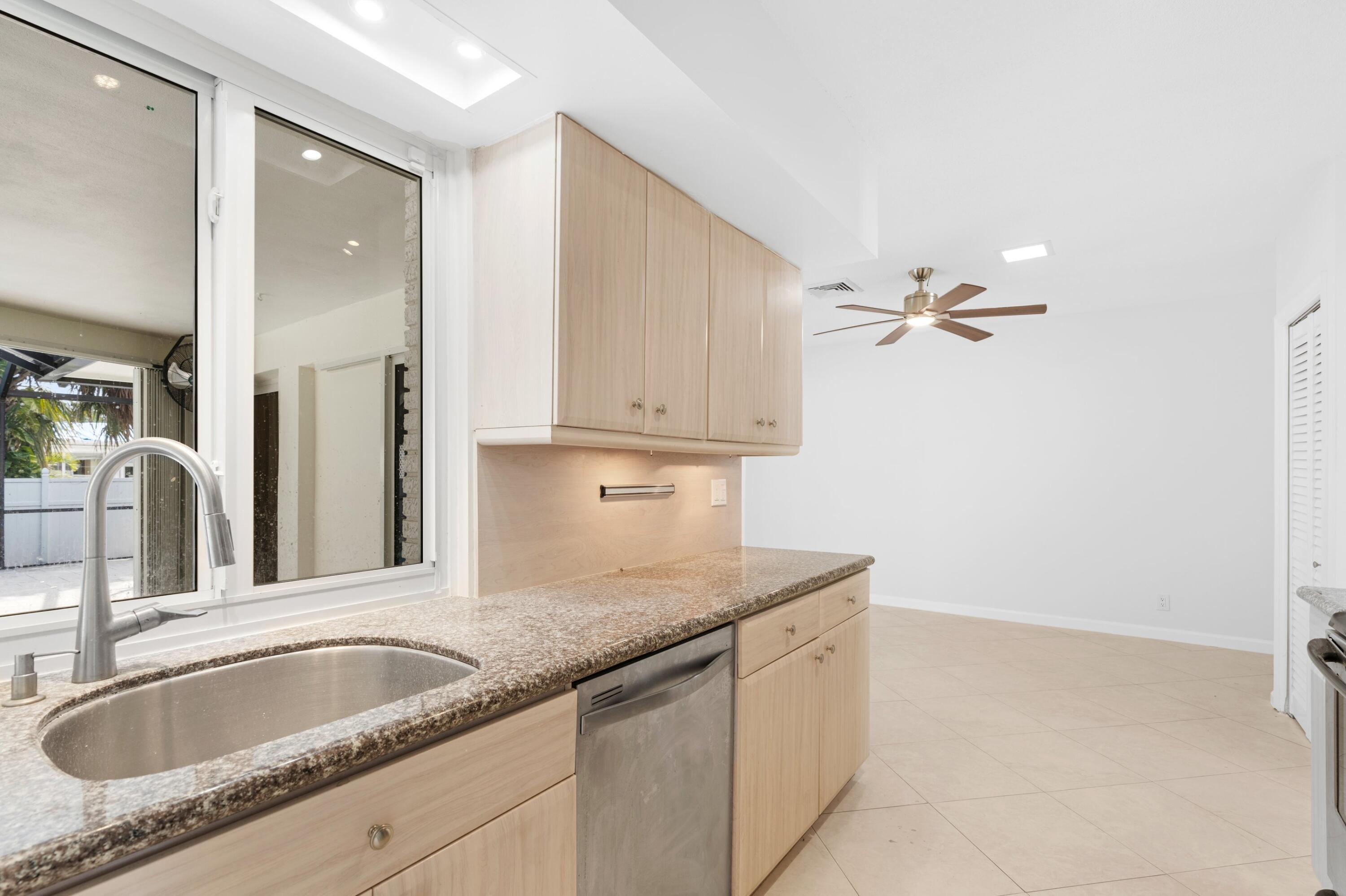 274 Northeast 24th Court Boca Raton, FL 33431 - Photo 7 of 38 Kitchen