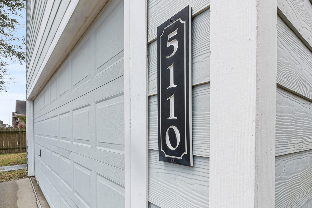 5110 Oak Briar Lane Rosenberg, TX 77469 - Photo 2 of 29 a close view of a utility room with washer and dryer