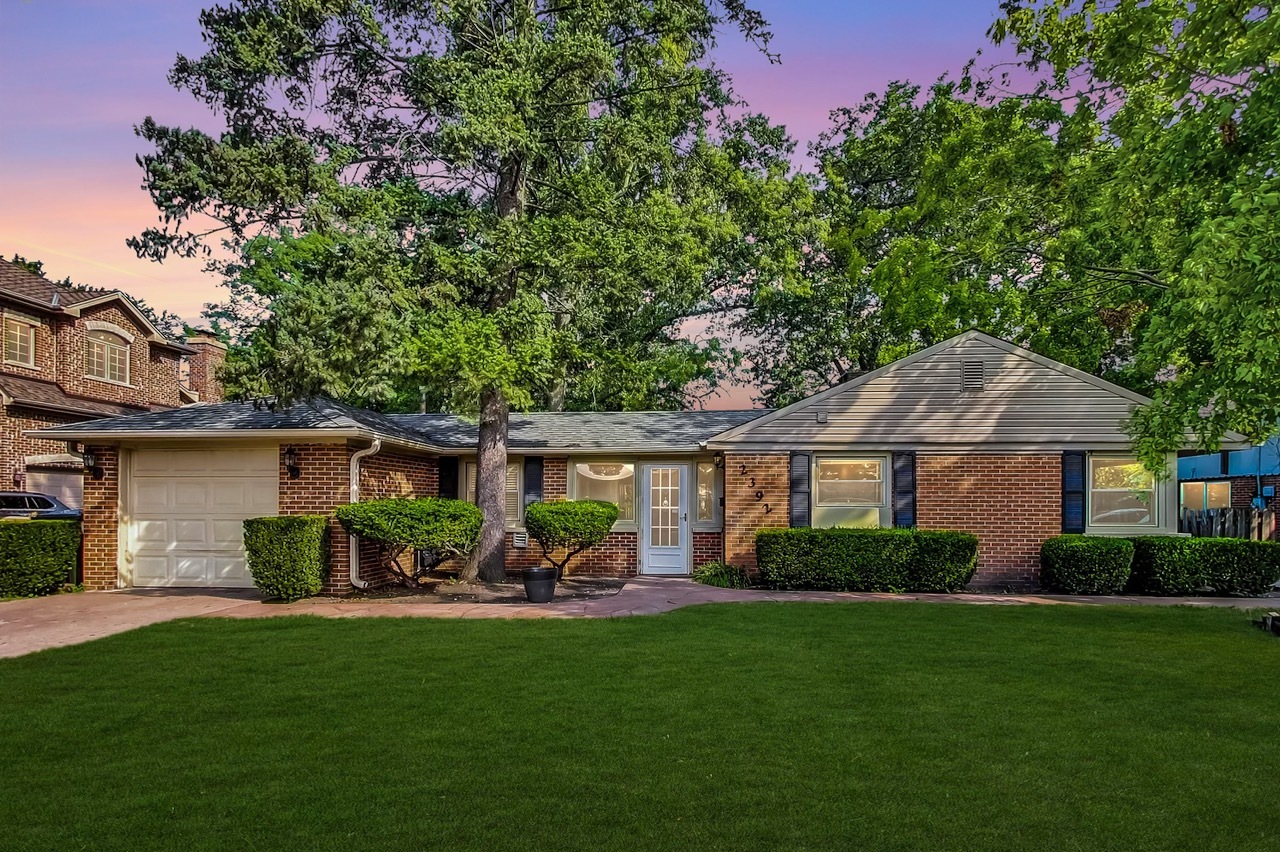 2392 Manor Lane Park Ridge, IL 60068 - Photo 1 of 29