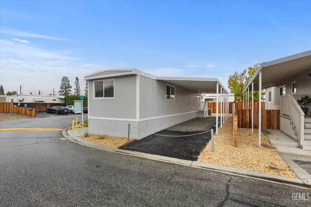 a view of a house with entertaining space
