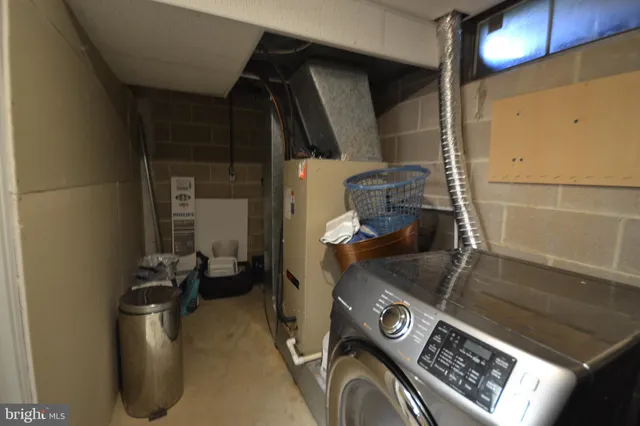 a view of utility room