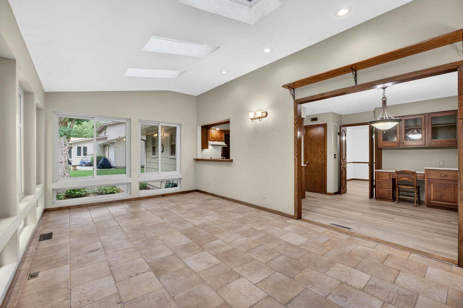 2205 Winding Hill Road Davenport, IA 52807 - Photo 16 of 64