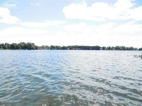 2225 Fisk Howell, MI 48843 - Photo 10 of 10 20439787-9.JPG