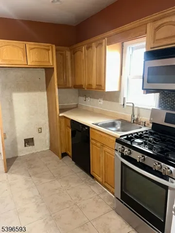 $2,900 | 12 Cedar Avenue, Elizabeth, NJ 07202