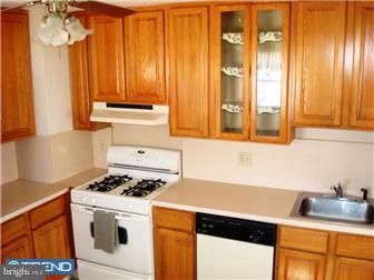 20 Amsterdam Road Hamilton, NJ 08620 - Photo 2 of 6 Kitchen