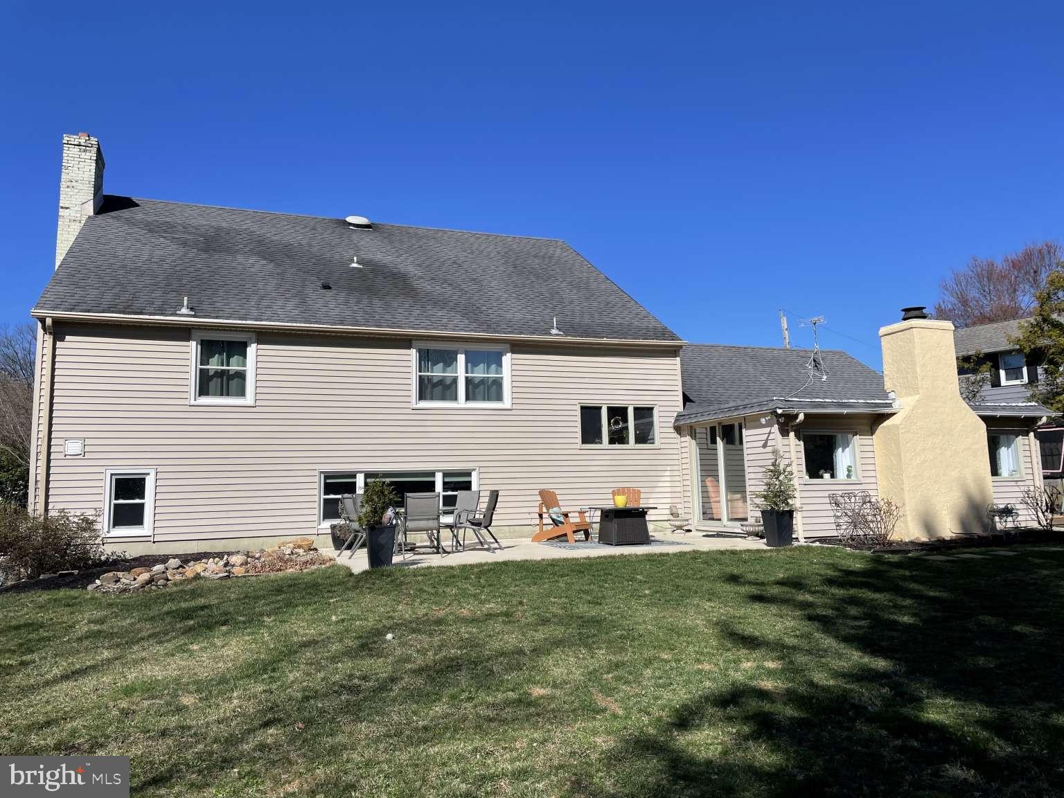 102 Danforth Place Wilmington, DE 19810 - Photo 9 of 21 a view of a yard in front of house