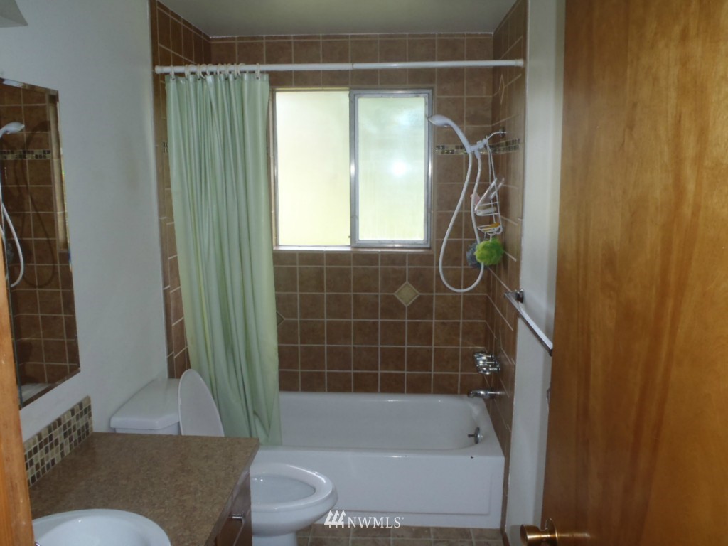 407 240th Street Southeast Bothell, WA 98021 - Photo 5 of 14