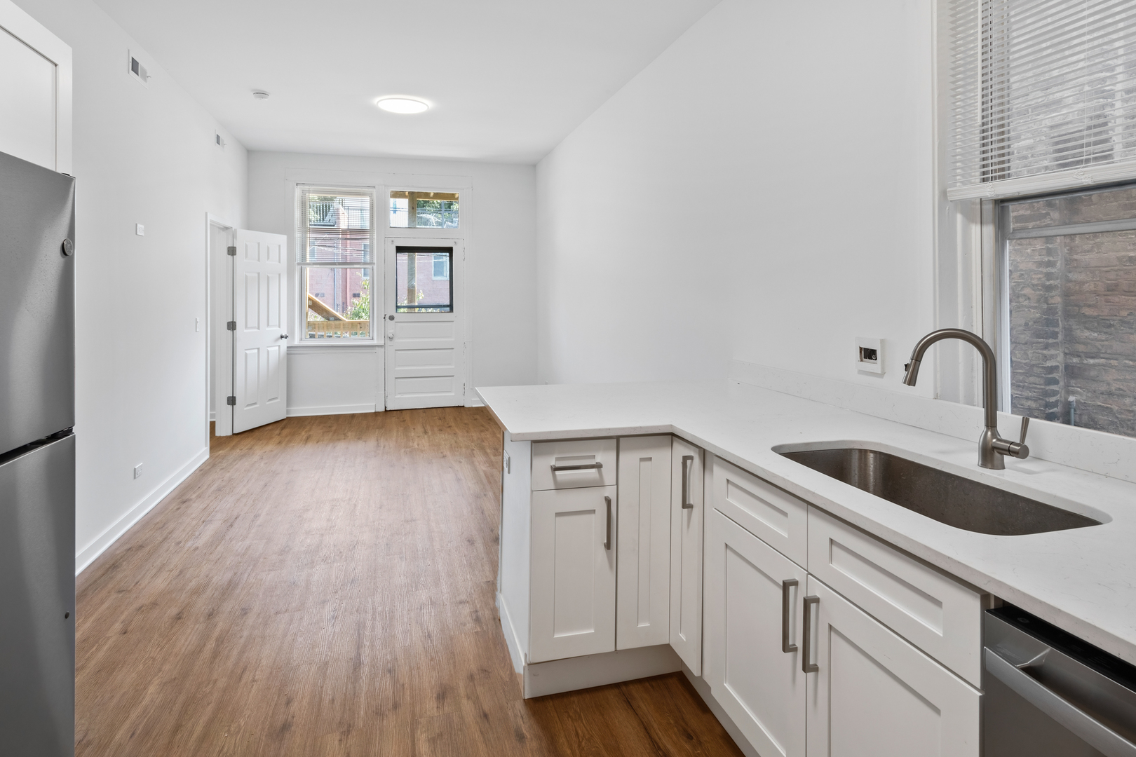 1349 West Taylor Street, Unit 2R Chicago, IL 60607 - Photo 3 of 10
