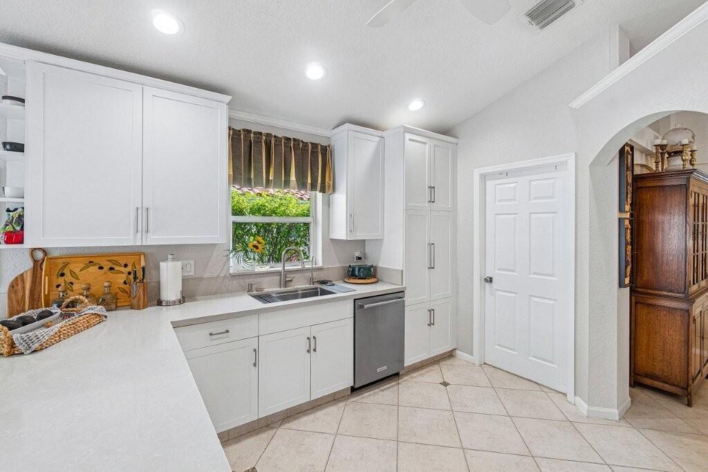 7398 Falls Road West Boynton Beach, FL 33437 - Photo 10 of 22 016-7398FallsRoadWest-BoyntonBeach-FL-33
