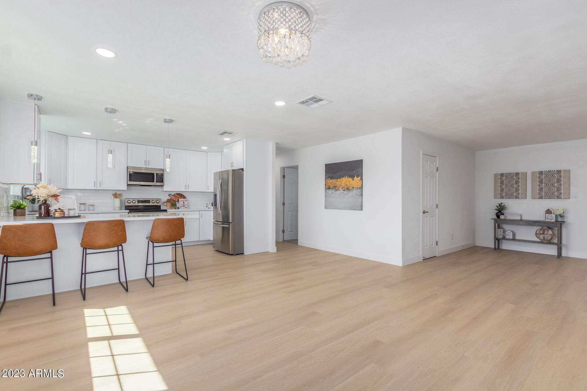 6162 West Cheery Lynn Road Phoenix, AZ 85033 - Photo 7 of 24 6EDE1BE2-710D-4D39-B507-8AFAA7E41F67