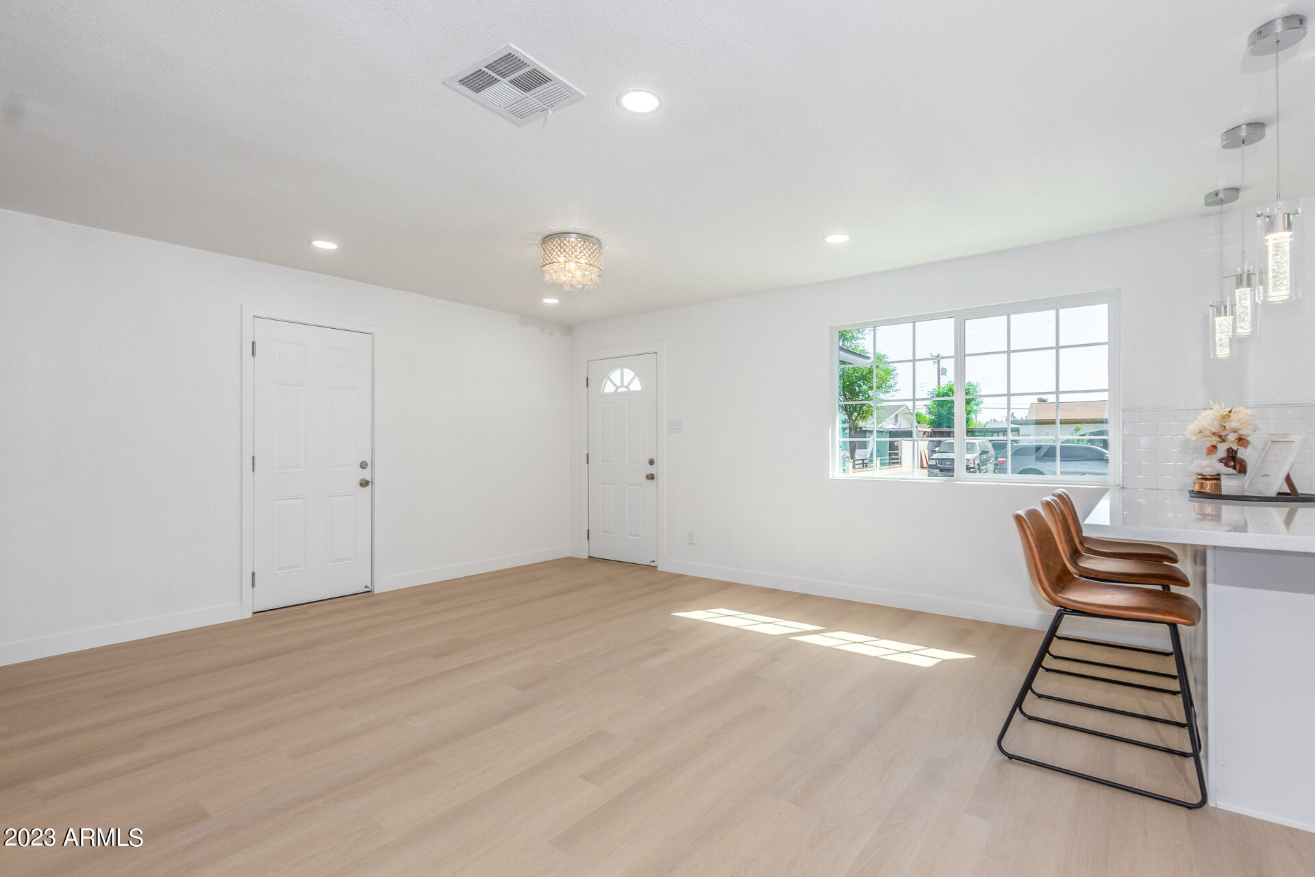 6162 West Cheery Lynn Road Phoenix, AZ 85033 - Photo 8 of 24 59D20F8D-5EAF-4765-8B51-FE83936D290B