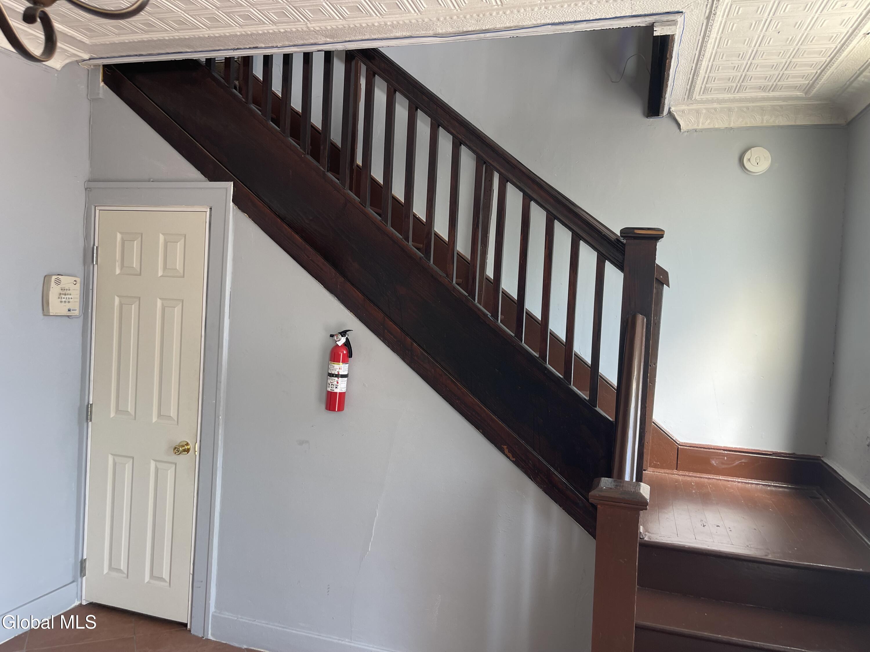 870 Albany Street Schenectady, NY 12307 - Photo 3 of 18 IMG_9428