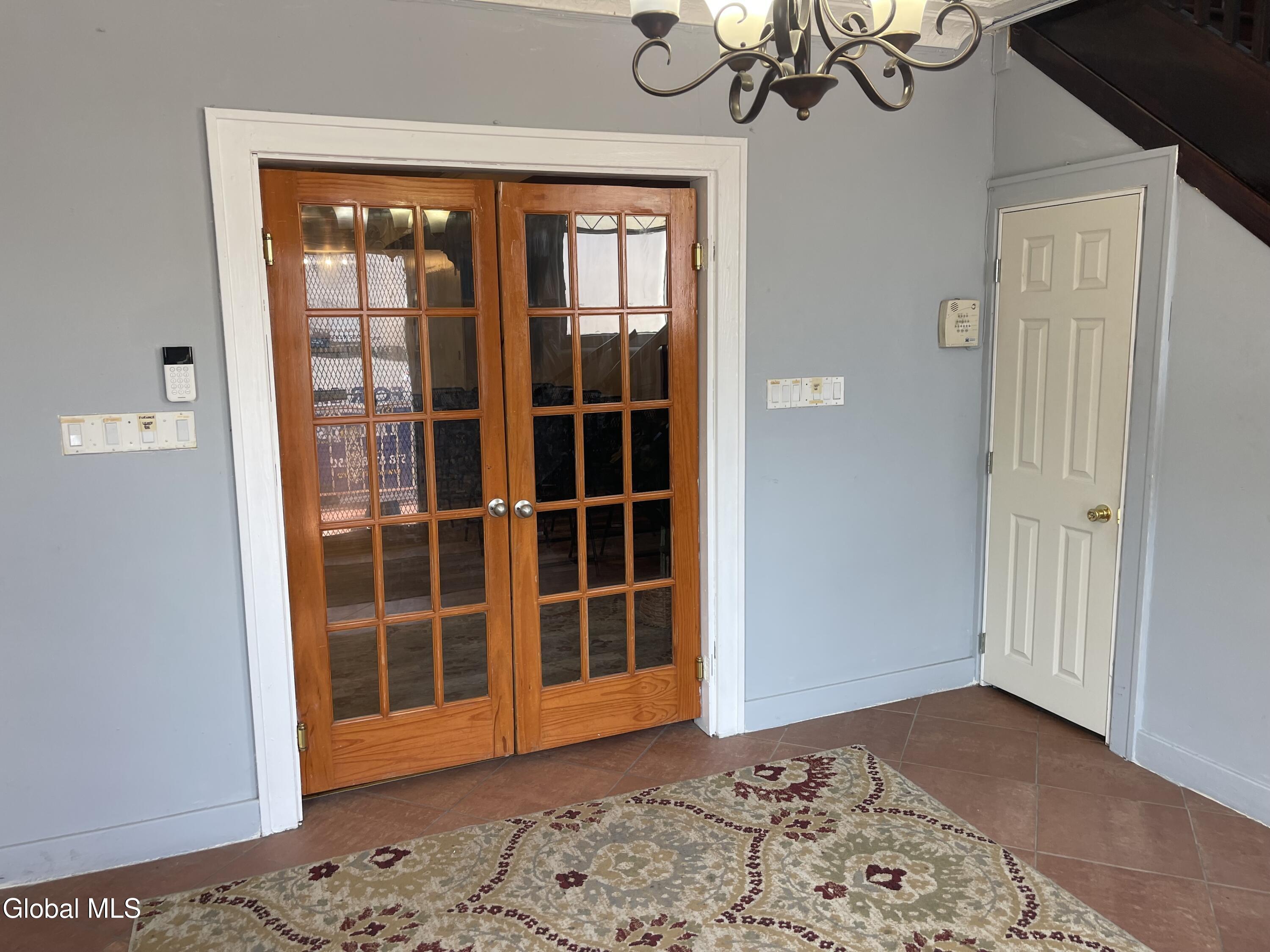 870 Albany Street Schenectady, NY 12307 - Photo 7 of 18 IMG_9432