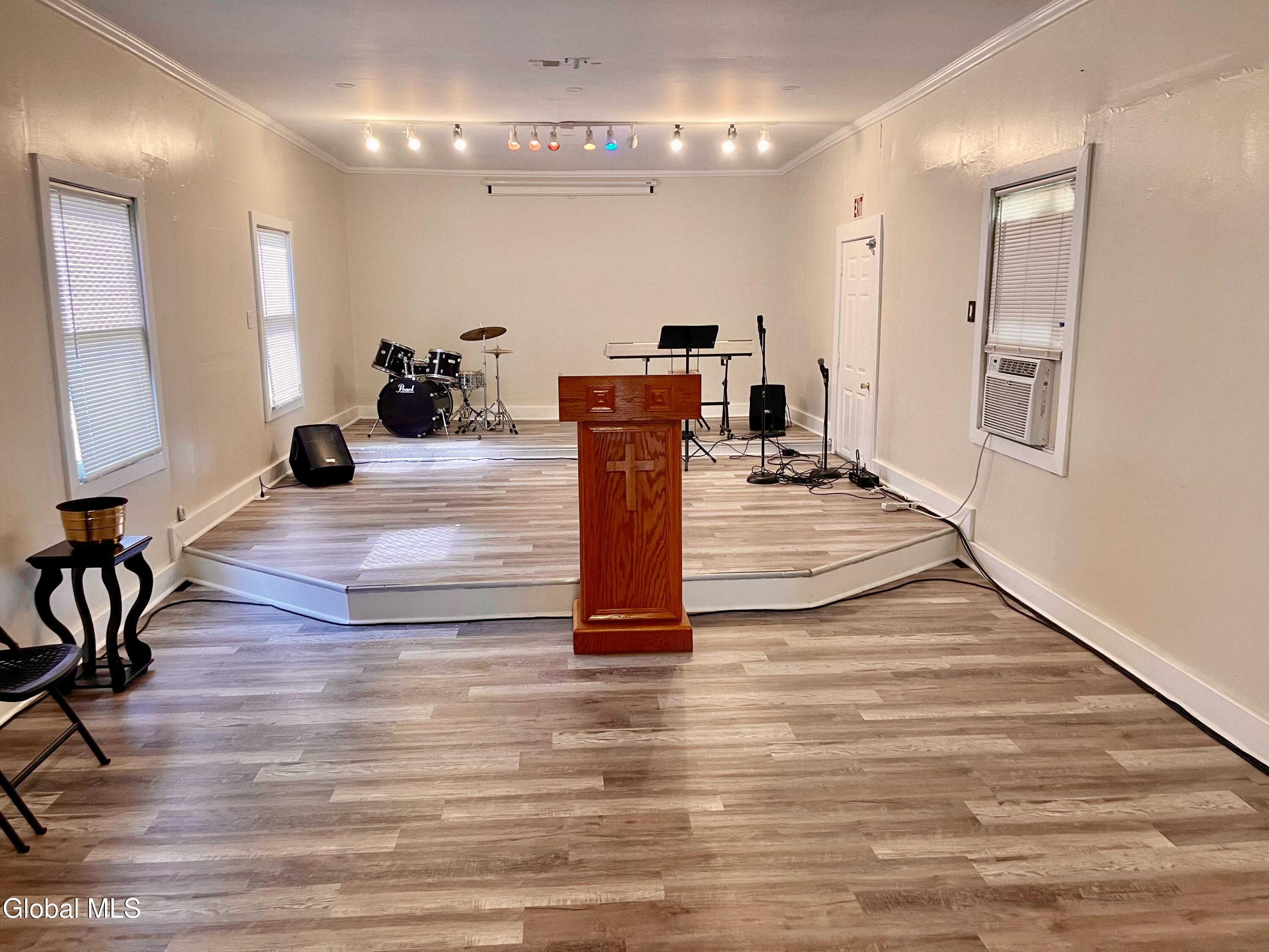 870 Albany Street Schenectady, NY 12307 - Photo 8 of 18 IMG_9433