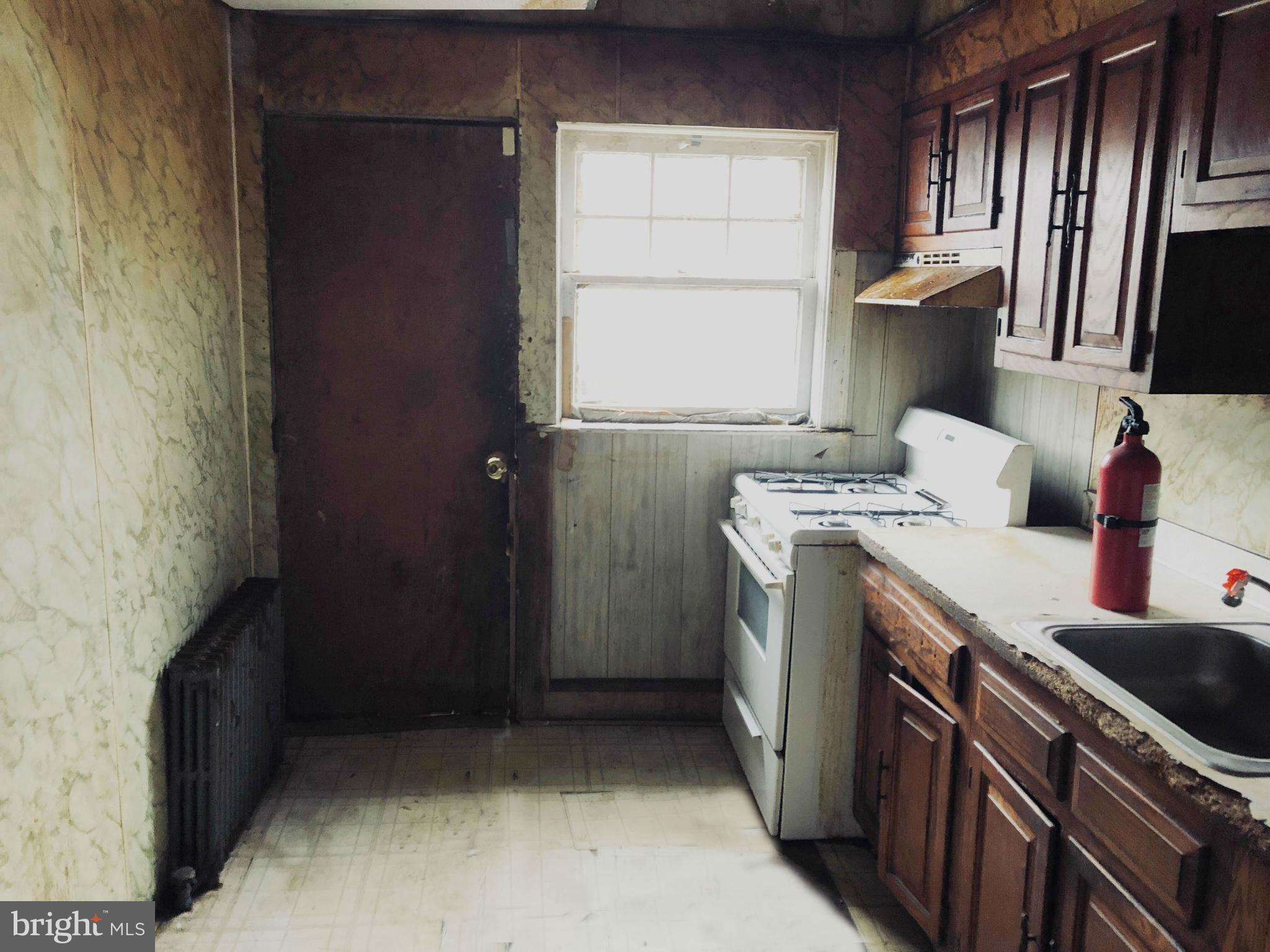 26 South Rosedale Street Baltimore, MD 21229 - Photo 6 of 11 Interior