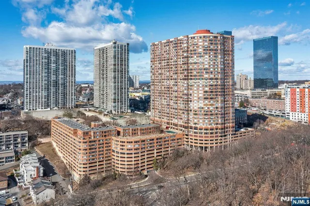 $4,500 | 100 Old Palisade Road, Unit 3802, Fort Lee, NJ 07024