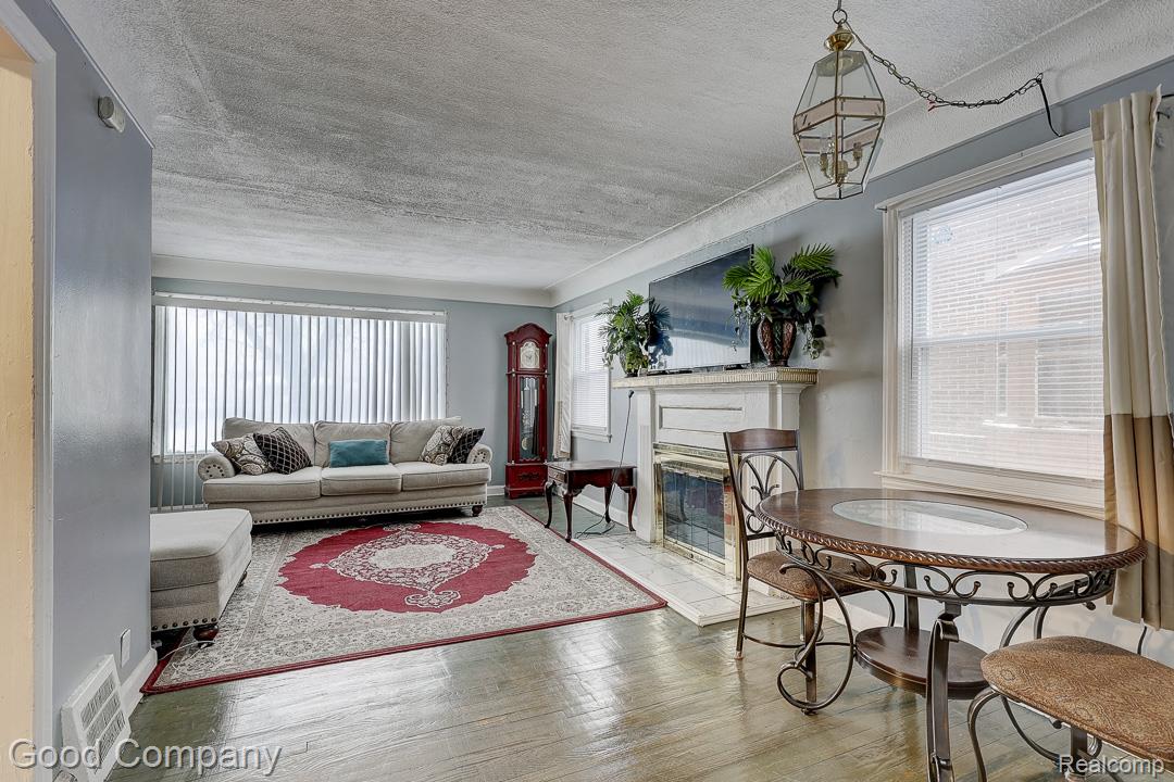 18669 Coyle Street Detroit, MI 48235 - Photo 9 of 41 18669 Coyle St.-07.jpg