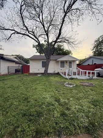 $199,990 | 217 Northwest 14th Street, Grand Prairie, TX 75050