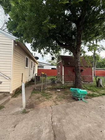 $199,990 | 217 Northwest 14th Street, Grand Prairie, TX 75050