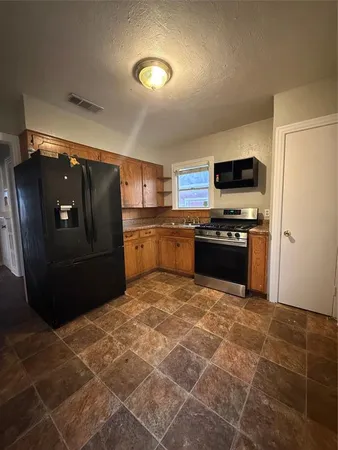 $199,990 | 217 Northwest 14th Street, Grand Prairie, TX 75050