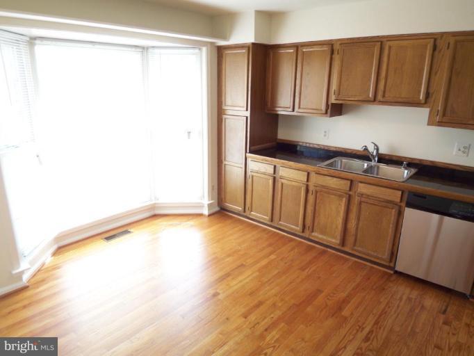 46933 Rabbitrun Terrace Sterling, VA 20164 - Photo 3 of 20 Kitchen #2