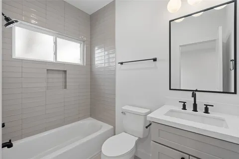 $409,900 | 826 Curtin Street, Unit D, Houston, TX 77018