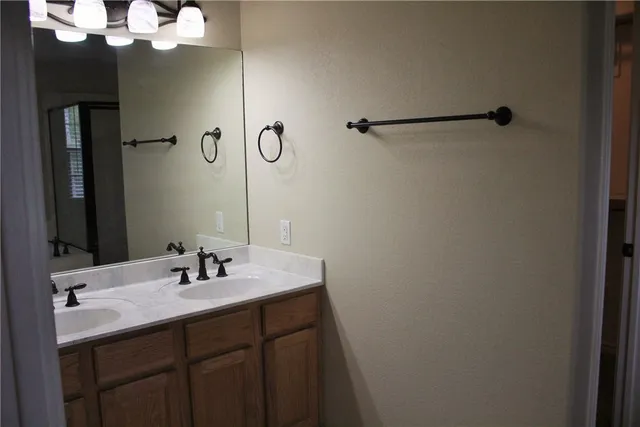 $1,900 | 395 Mauna Loa Lane, Bastrop, TX 78602