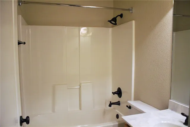 $1,900 | 395 Mauna Loa Lane, Bastrop, TX 78602