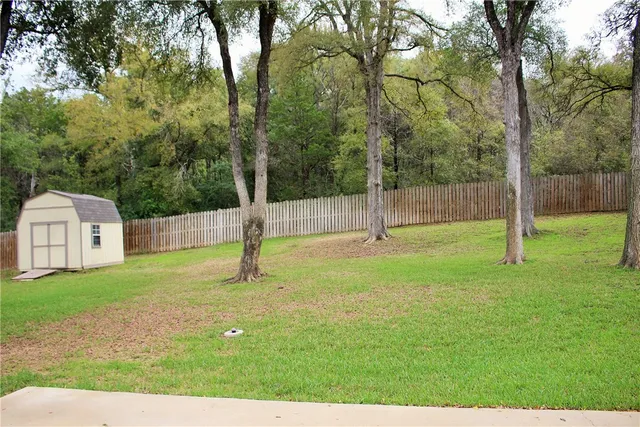 $1,900 | 395 Mauna Loa Lane, Bastrop, TX 78602