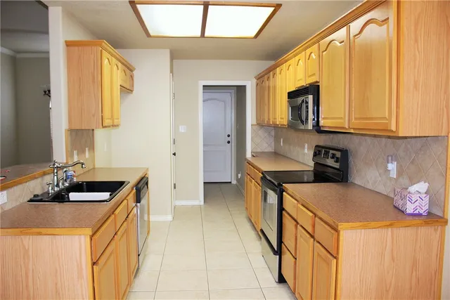 $1,900 | 395 Mauna Loa Lane, Bastrop, TX 78602